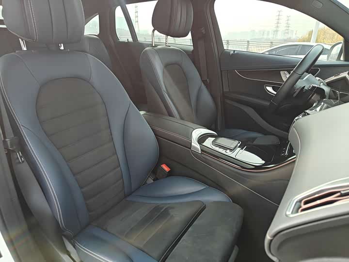 Фото 8 - Mercedes-Benz EQC