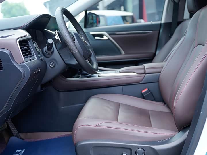 Фото 4 - Lexus RX