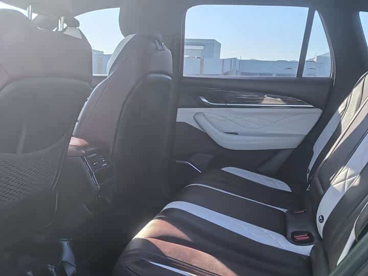 Фото 5 - Geely Monjaro