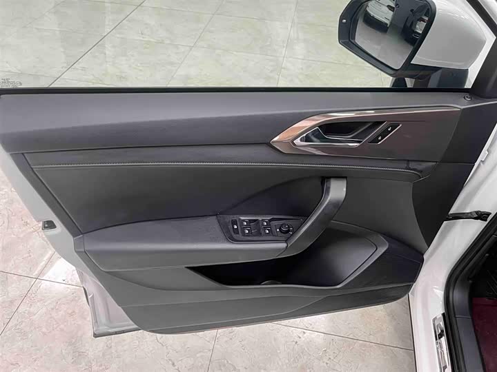 Фото 10 - Volkswagen Tharu