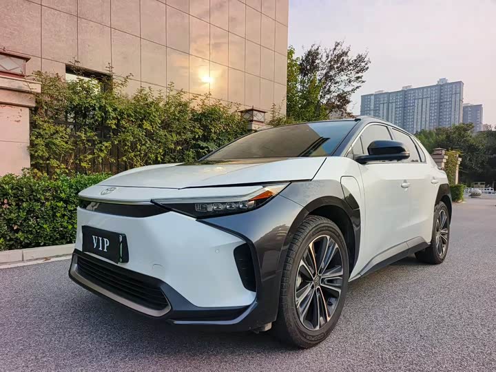 Фото 1 - Toyota bZ4X