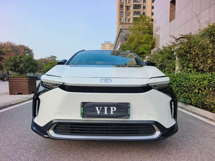 Фото 2 - Toyota bZ4X