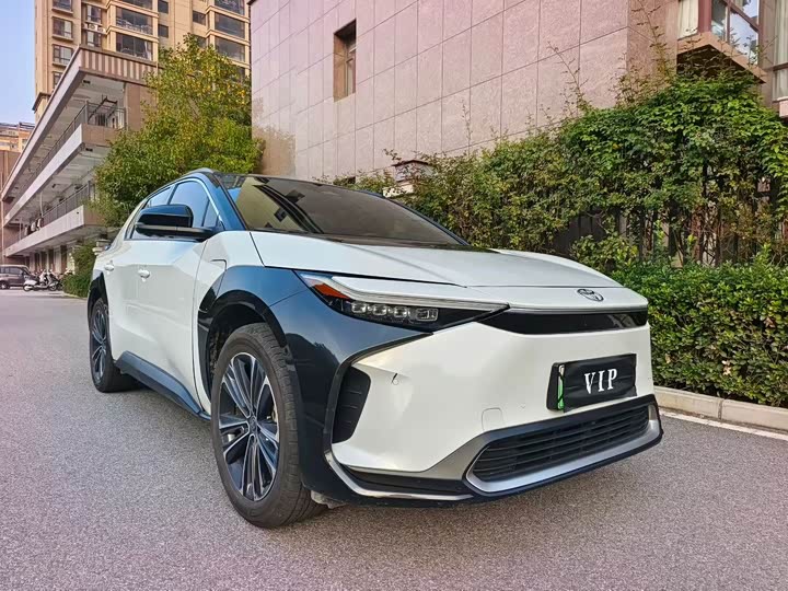 Фото 3 - Toyota bZ4X