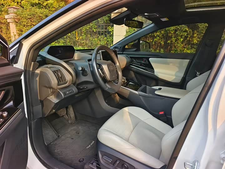 Фото 4 - Toyota bZ4X