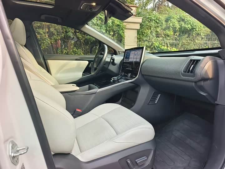 Фото 5 - Toyota bZ4X