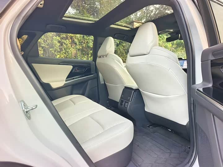 Фото 6 - Toyota bZ4X