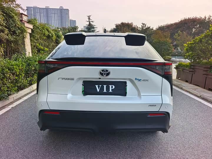 Фото 8 - Toyota bZ4X