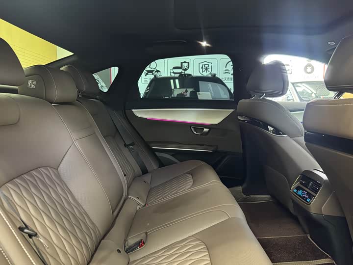 Фото 15 - BYD Han