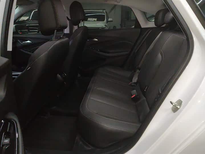 Фото 17 - Buick Verano