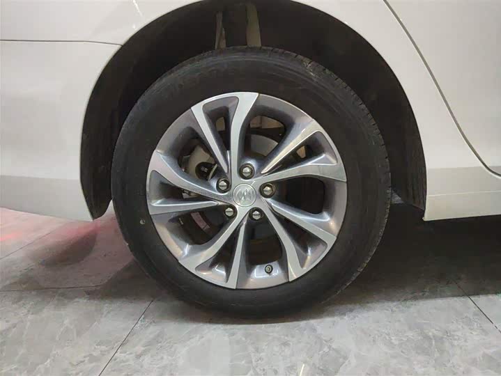 Фото 26 - Buick Verano