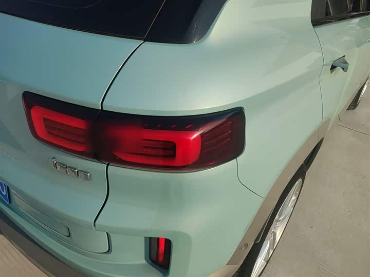 Фото 8 - Geely Icon