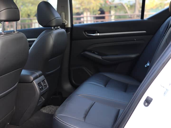 Фото 21 - Nissan Teana