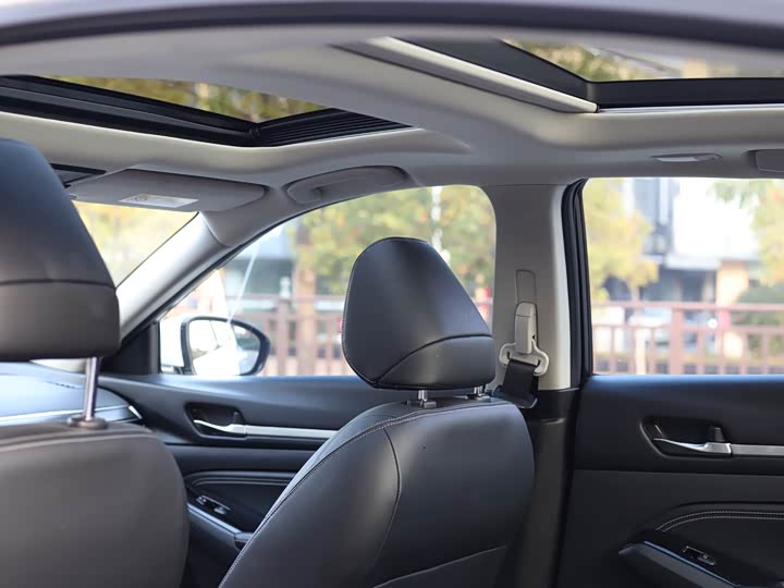 Фото 25 - Nissan Teana