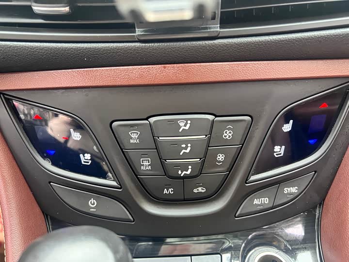 Фото 15 - Buick Envision Plus