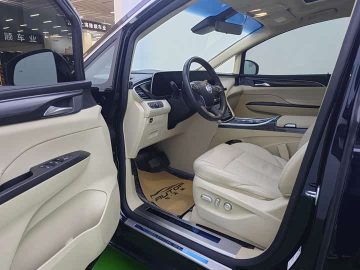 Фото 10 - Buick GL8 ES