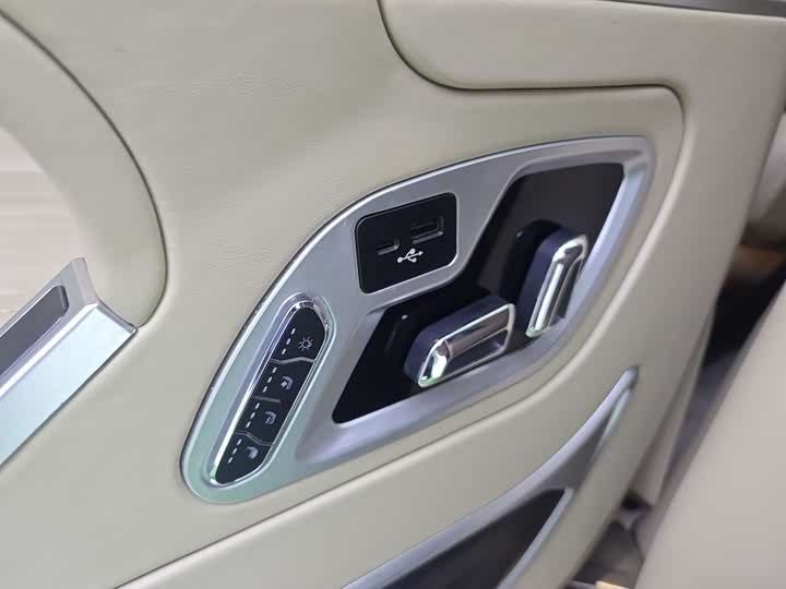 Фото 13 - Buick GL8 ES