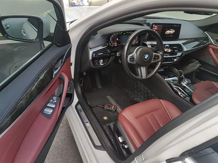 Фото 15 - BMW 5 Series