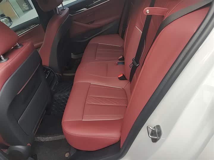 Фото 16 - BMW 5 Series