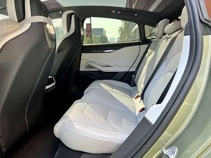 Фото 10 - Xiaomi SU7