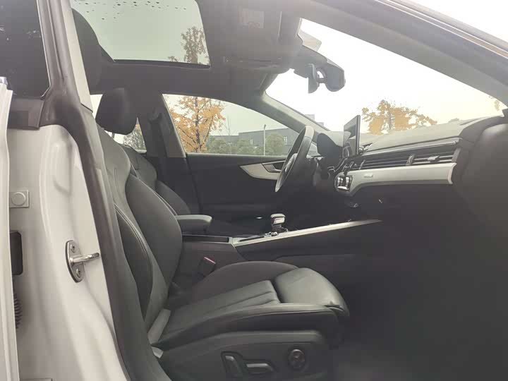 Фото 9 - Audi A5