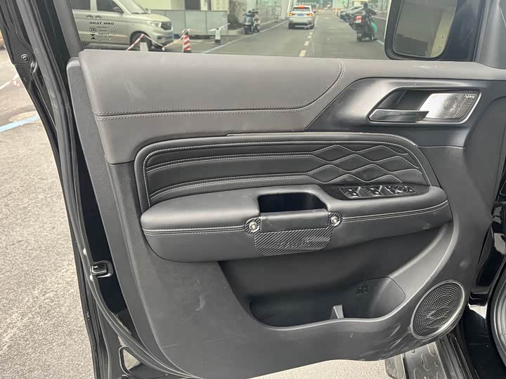 Фото 7 - Tank 300