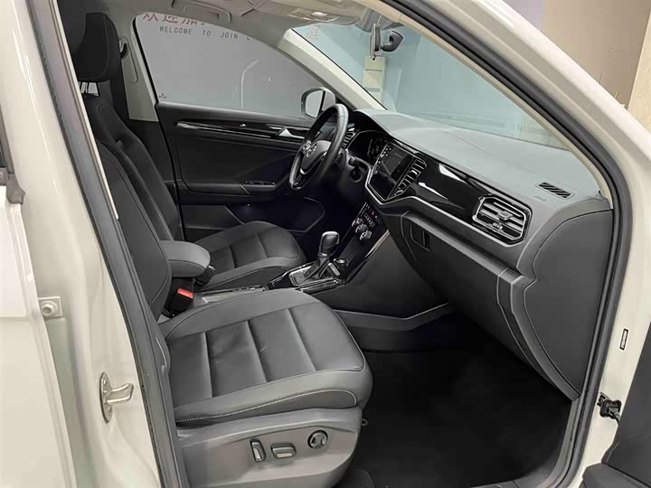 Фото 13 - Volkswagen T-Roc