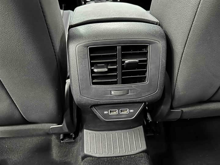 Фото 15 - Volkswagen T-Roc