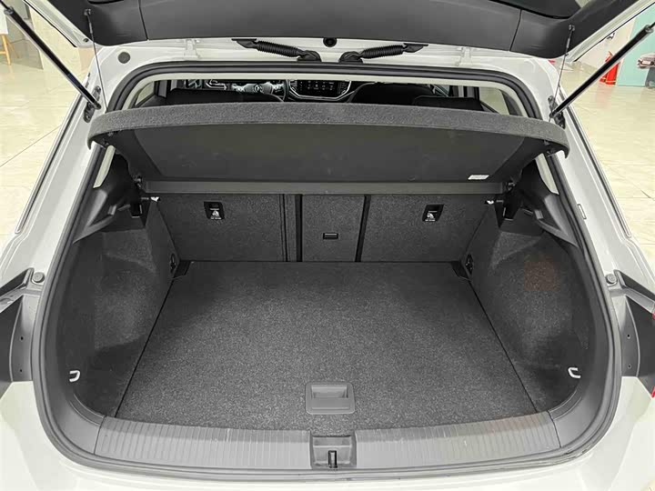 Фото 16 - Volkswagen T-Roc