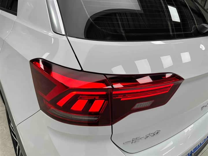 Фото 18 - Volkswagen T-Roc