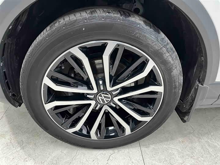 Фото 19 - Volkswagen T-Roc