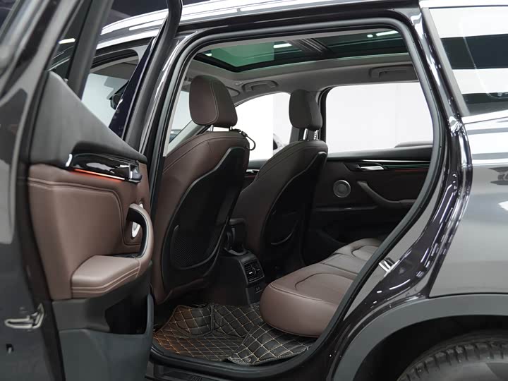 Фото 18 - BMW X1