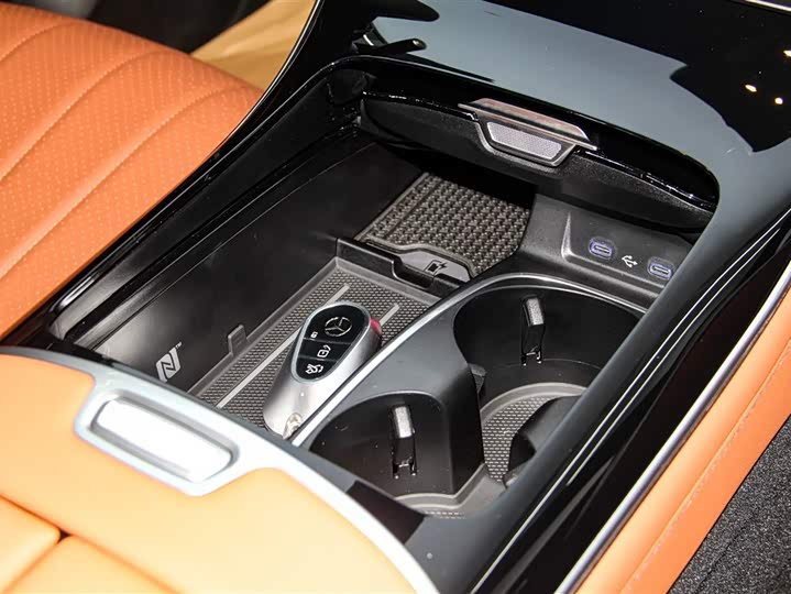 Фото 20 - Mercedes-Benz S-Class