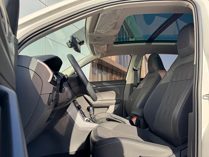 Фото 11 - Volkswagen T-Cross