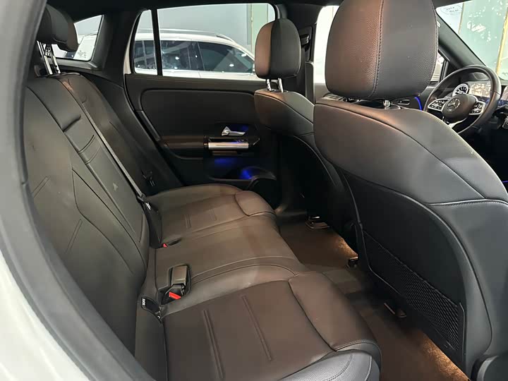 Фото 10 - Mercedes-Benz EQA