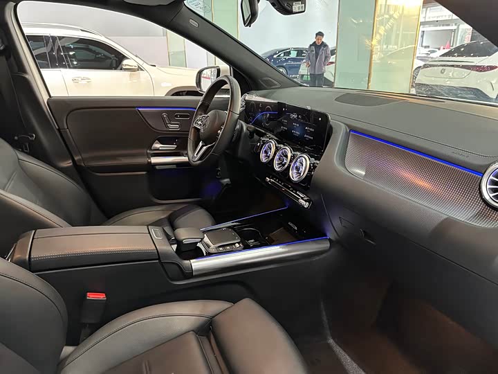 Фото 9 - Mercedes-Benz EQA