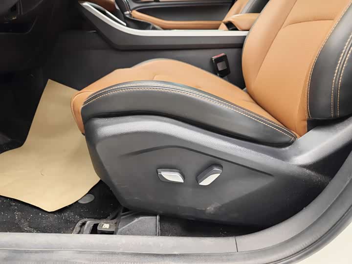 Фото 10 - Geely Vision X6