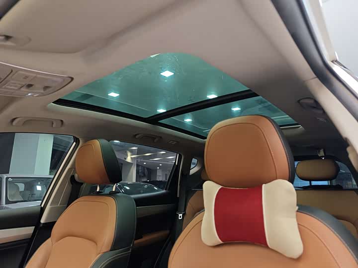 Фото 12 - Geely Vision X6