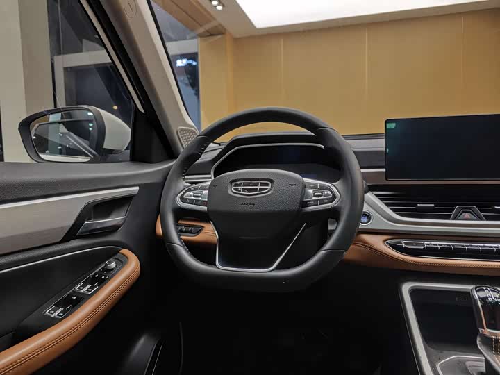 Фото 14 - Geely Vision X6