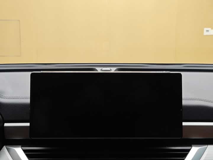 Фото 15 - Geely Vision X6