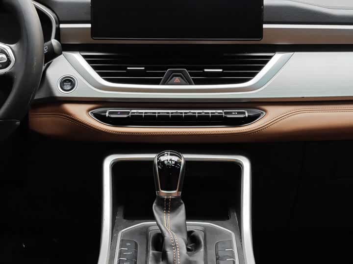 Фото 18 - Geely Vision X6