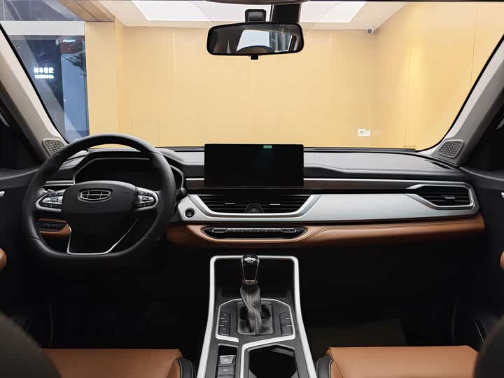 Фото 19 - Geely Vision X6