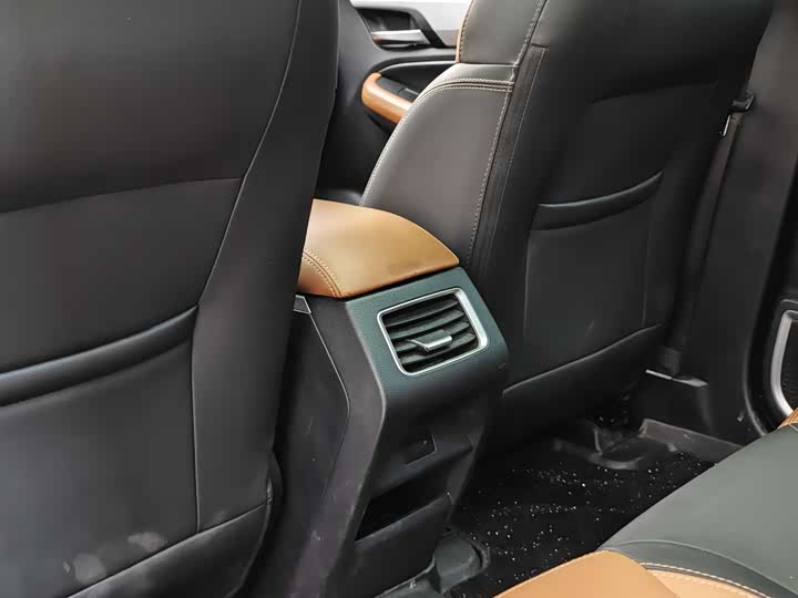 Фото 22 - Geely Vision X6