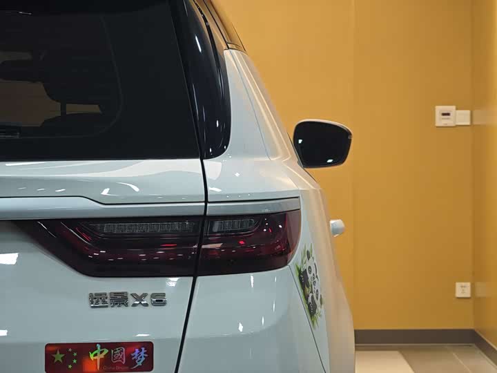 Фото 25 - Geely Vision X6