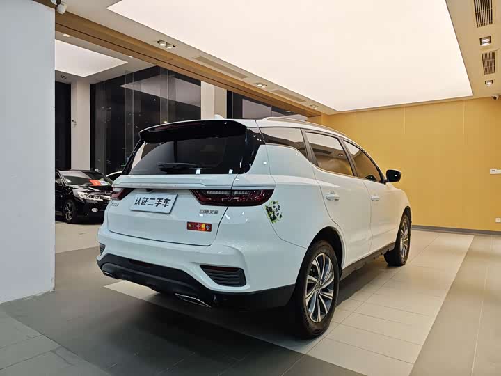 Фото 28 - Geely Vision X6
