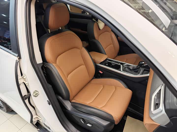 Фото 30 - Geely Vision X6