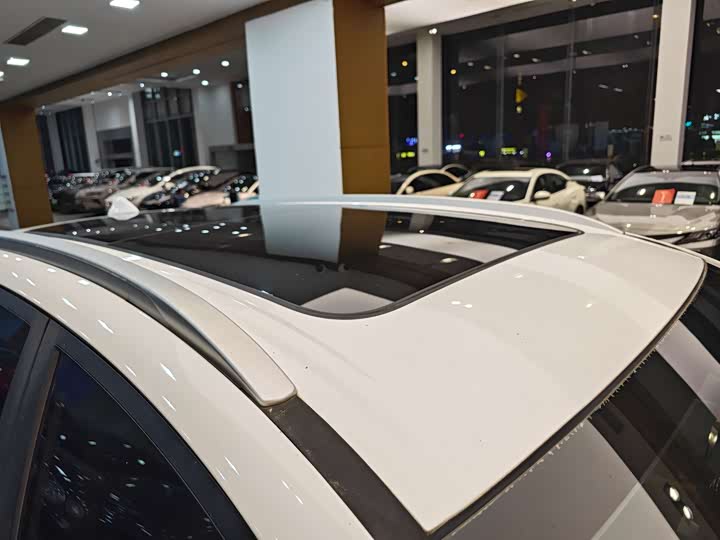 Фото 31 - Geely Vision X6