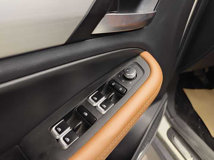 Фото 9 - Geely Vision X6