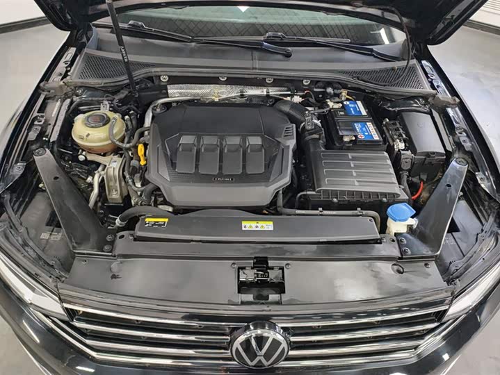 Фото 10 - Volkswagen Magotan