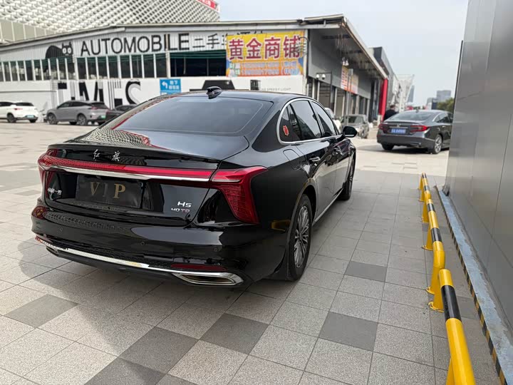 Фото 11 - Hongqi H5