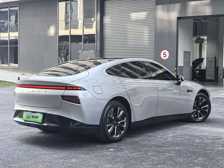 Фото 9 - XPeng P7